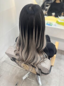 ラビス クローバー(Lovis clover) Miki 髪質改善 グレージュ ブルージュ