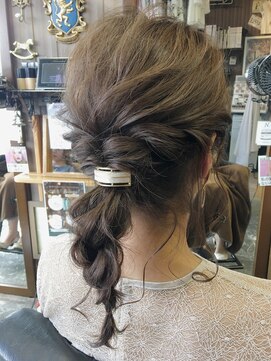 オーバーキャプテンネイキッド(OVER CAPTAIN NAKED) お呼ばれに！ポニテアレンジ