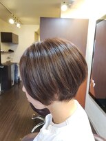 ヘアメイク ビス(Hair Make Bis.) 前下がりショートスタイル