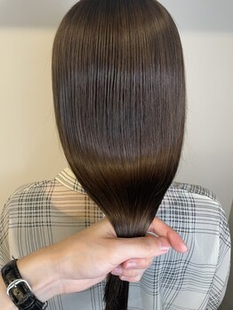 ワンインチ(1 inch)の写真/straight hair.”自然で柔らかなうる艶髪。コスメ薬剤でダメージレスに、指通り良く自然な仕上がりへ” 