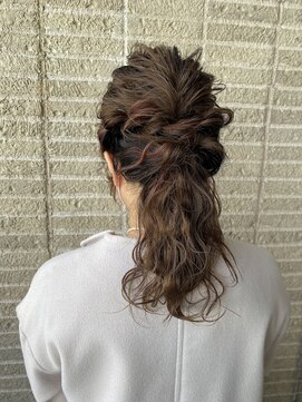 クイントネオリーブ 自由が丘正面口店(quint:neolive) ローポニーアレンジ