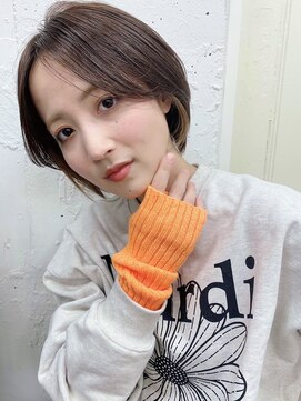 イルウィ(irwi) 【大人かわいい】センターパートショートヘア　透明感ベージュ