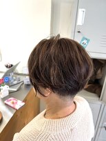 シュガール(Sugarlu)&nbsp;刈り上げショート/白髪ボカシハイライト