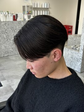 レボ(Revo) 毛流れセンターパート