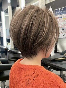 ブレス ヘアデザイン(BLESS hair design) 静岡ショートカット切りっぱなしボブくびれショートグレイカラー