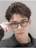 流行のフェザーパーマ×アップバングショートスタイル