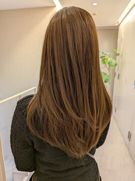 ブリス(VLISS) ミディアム レイヤーカット 顔周りレイヤー 透明感 20代30代40代