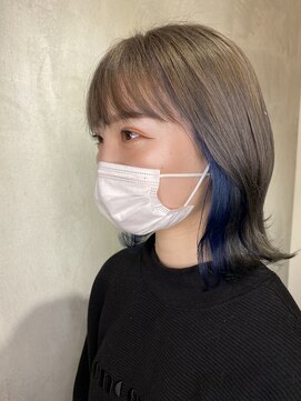 アンダーバーホワイトモデ 河内長野(_WHITE mode) ☆ イヤリングブルーカラー　ボブスタイル