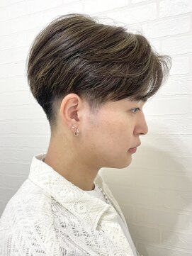 アールプラスヘアサロン(ar+ hair salon) センターパート×マッシュ×ハイライト