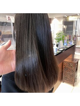 カミエ(kamie) ◎ブリーチなし地毛風グレージュ　神戸　三宮