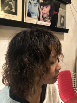リトルクイニー(LittleQueenie) スパイラルパーマ
