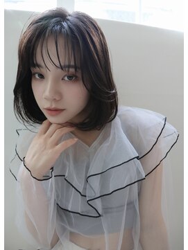 フィガロ ウメダ(FIGARO UMEDA) 【西梅田】30代40代ヘアシースルーバング前下がりレイヤーボブ