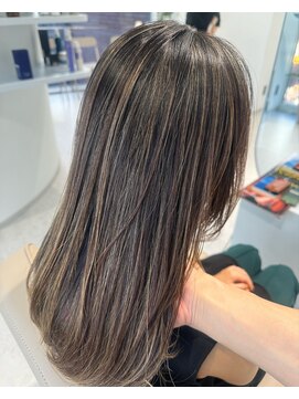 ノラ ウメダ(NORA UMEDA) 地毛ハイライト地毛風ハイライト細いハイライト大阪ハイライト