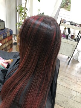 プシュケ(PSYCHE) パラパラブリーチハイライトストレートロング×カシスレッド