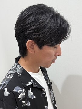 ヒュイル バイ ニアウ(Hwyl by Niau) メンズ韓国風センターパートパーマニュアンスパーマ