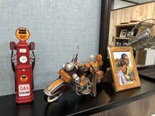 クレイン CRANEの雰囲気（アメリカンチックで落ち着いた雰囲気の店内です［赤羽/理容室］）