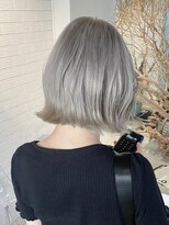 パークホワイト 代官山(PARK White) ボブウルフハッシュカットショートハイトーンホワイトベージュ