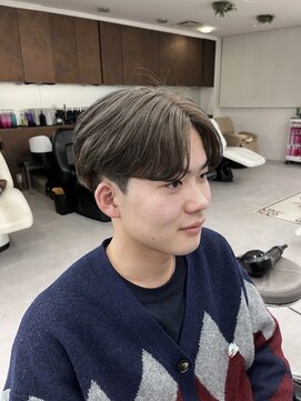 ガーデンヘアー(Garden hair) ブリーチ１回ミルクティーグレージュ×センターパート