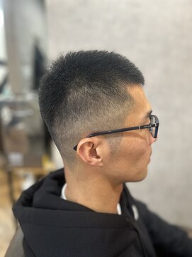 アンカー(ANCHOR) MEN’S HAIR/サーフカール/刈り上げセンターパート/印西市