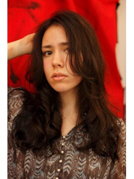 ブーケ(BOUQUET) 暗い色でも重くならないパーマがおすすめロングスタイル