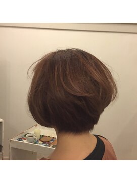 カタチヘアー(HAIR) 。。。。。フリートラベル。。。ショートボブのカタチ。。。