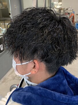 ルーム プロデュースドバイ アミカ(Room produced by Amica) メンズツイストスパイラルパーマ