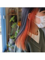 エン(EEN)&nbsp;インナーオレンジのパツッとロングヘア