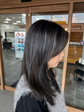 ビーグレイスヒロミ(be Grace HIROMI) 暗髪ハイライト×20代キレイめセミロング