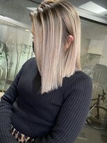 ヌエン 渋谷(NU/EN)&nbsp;夏にやりたいコントラストバレイヤージュと切りっぱなしボブ