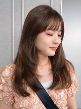 ロイオブジゼル(roi of GiseL) レイヤー 前髪カット 顔周りレイヤー ベージュ 透明感カラー