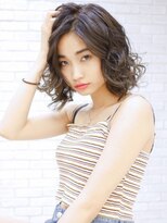 ミーティア バイ クアトロ(Meteor By QUATRO) 大きめウェーブでラフなミディ