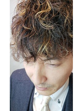 フルショウ 小牧(FURUSHO) ツーブロックマロンブラウンツイストスパイラルパーマ