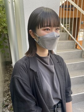 カサネ(casane) ワイドなオン眉×ぱつっとヘアー