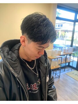 シフト(SHEEFT) メンズカット刈り上げブラックセンターパートニュアンスデザイン