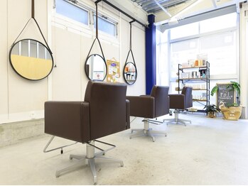 ヘアカラーサロン ロイ(HAIR COLOR SALON roi)の写真/カラーの事なら“roi”にお任せ◎商店街の中に佇む実力派スタイリストが在籍するマンツーマンサロン。