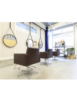 カラーの事なら“roi”にお任せ◎商店街の中に佇む実力派スタイリストが在籍するマンツーマンサロン。