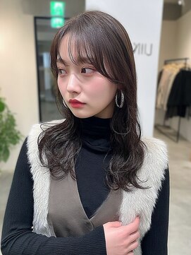 ロイオブジゼル(roi of GiseL) セミロング　外ハネ　透明感　ブラウンカラー　20代30代　顔周り