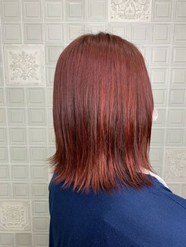 ヘンリエッタ 表参道(Henrietta) レッド外はねボブ