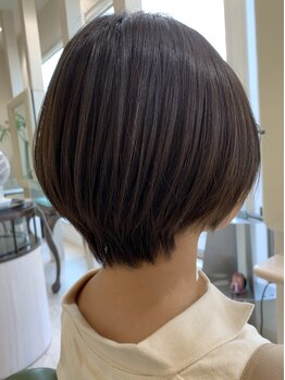 イーズヘアー(ease hair)の写真/大人女性にぴったりのサロン。髪の悩みを解決するカット技術で、サロン帰りのスタイルが長期間持続します♪