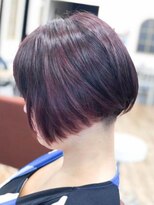 ミーティア バイ クアトロ(Meteor By QUATRO) 前下がりボブ×チェリーピンク