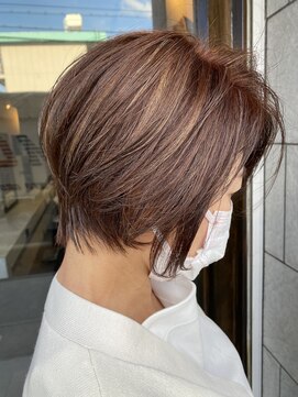 ソラーナ(SOLANA) 白髪ぼかしハイライト×前下がりショートボブ