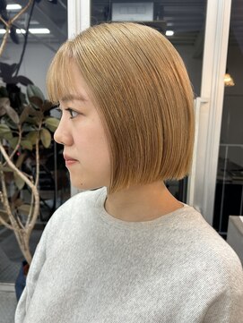 フィル(fil) ブロンドベージュのボブ