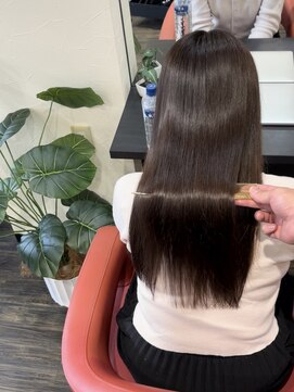 ヨンセンチメートルヒロサカ(4cm HIROSAKA) 艶チョコレート