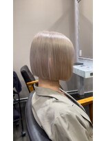 アッサンブレトウキョウ 月島店(Assemble Tokyo)&nbsp;シルバーブロンド/ハイトーンカラー/ボブ