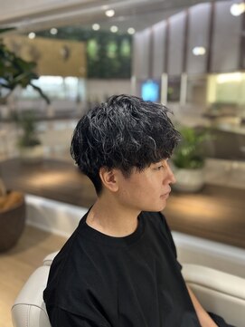 ウノプリールヴァモス(unopulir Vamos) 大人メンズ刈り上げマッシュ黒髪メンズパーマ