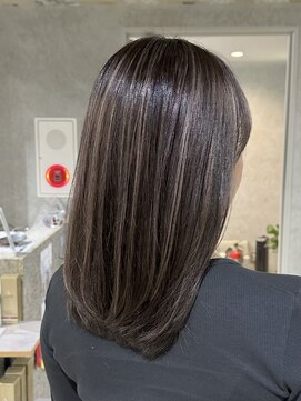 ルイ(ROUIS produced by LUCK 津田沼) ROUIS 津田沼 グレージュハイライト/ふんわりミディアム/津田沼