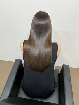 イオエ 元町(ioe) 前髪/暗髪カラー/艶カラー/小顔カット/髪質改善/縮毛矯正/黒髪