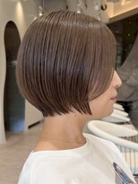 ソワネ 表参道(soigne)&nbsp;表参道白髪ぼかしハイライトアッシュグレー丸みショートボブ40代