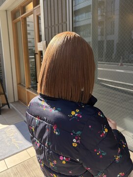 ハチマルハチ ナル 登戸店(808 nalu) 柔らかベージュの切りっぱなしボブ