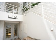 外苑前駅1b出口徒歩４分、表参道駅A4出口徒歩7分